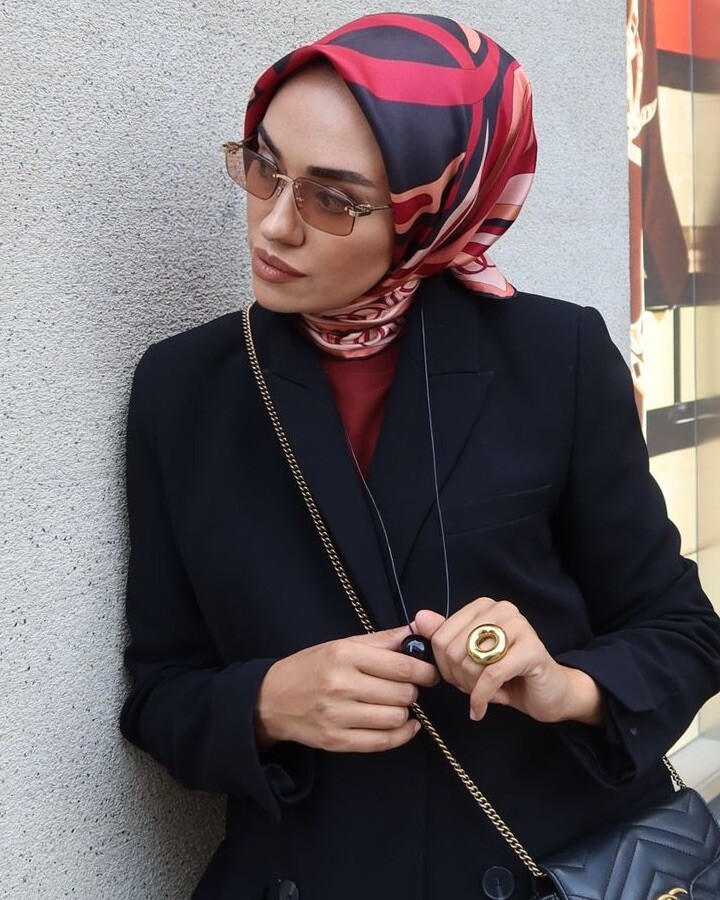 Dalgaların İçinde Bordo-Kırmızı Çift Taraflı Tivil İpek Eşarp 94x94 - Imannoor