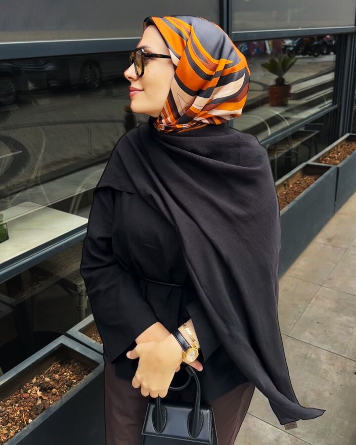 Dalgaların İçinde Kahverengi-Turuncu Çift Taraflı Tivil İpek Eşarp 94x94 - Imannoor