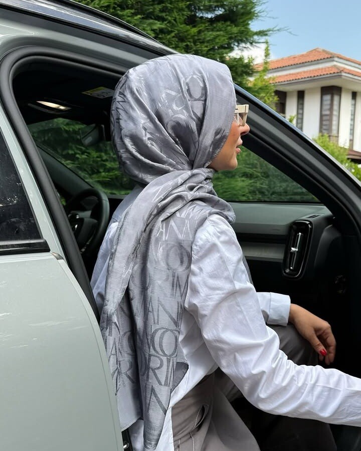 Monogram İmza Gri Shiny Jakar Şal 70x200 - Imannoor