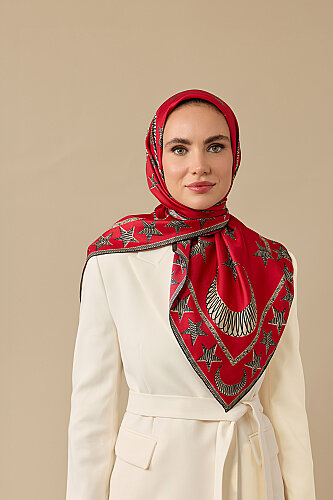 Ayla Yıldız Kırmızı Tivil İpek Eşarp 90x90 - Imannoor (1)