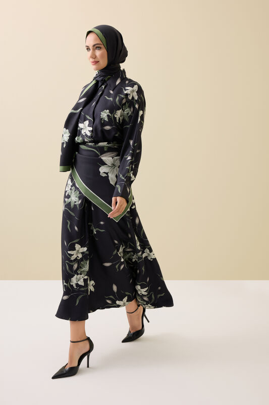 Black-Green Silk Dress with Lily Waist Detail - 1