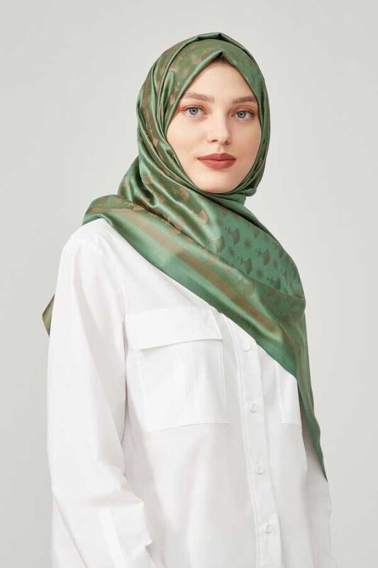 Carnation Monogram Silk Shawl Green - 4