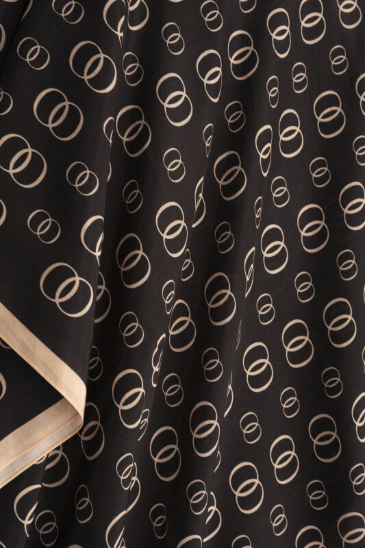 Chain Logo Black-Cream Cotton Floss Shawl - 2