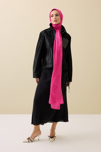 Checker Logo Fuchsia Shiny Shiny Jacquard Shawl - 3