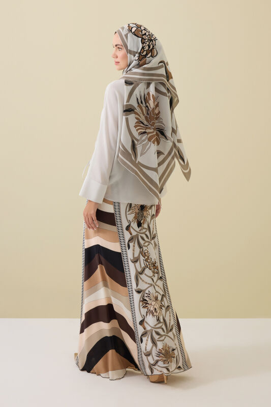 Çiçek Yolu Bej İpek Verev Etek - 3