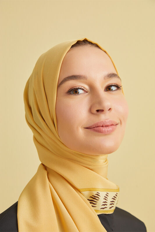 Dans Eden Çiçek Sarı Krep İpek Kaftan Şalı 70x210 - 3
