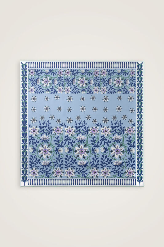 Garp Çiçeği Açık Mavi Tivil İpek Eşarp 90x90 - 2
