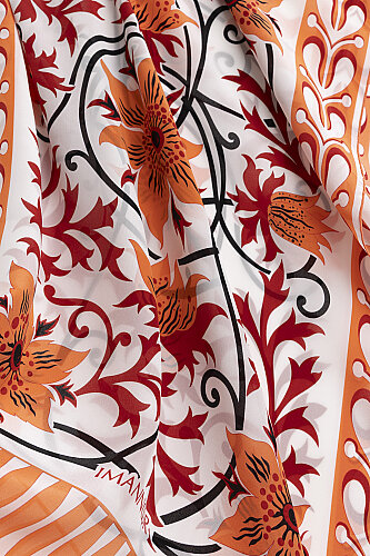 Garp Çiçeği Turuncu Krep İpek Kaftan Şalı 70x210 - Imannoor (2)