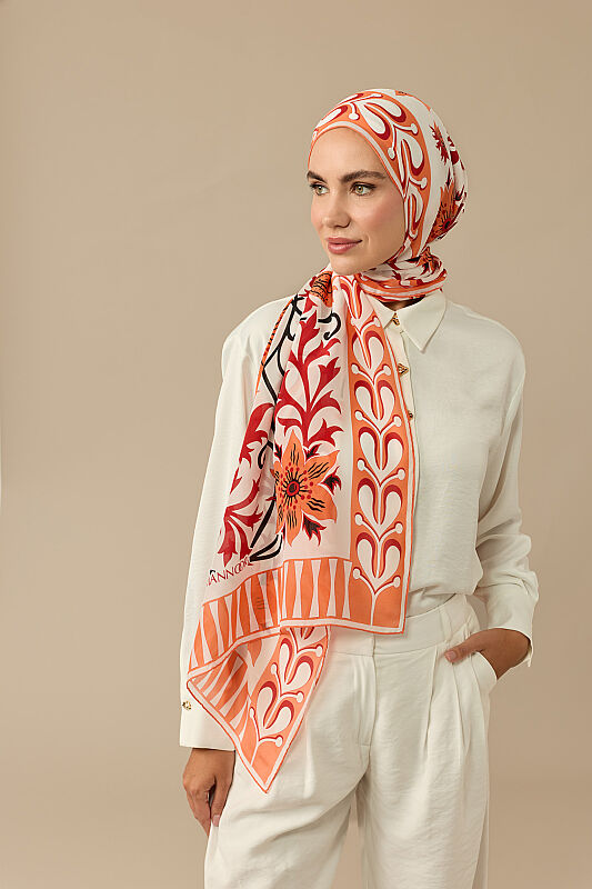 Garp Çiçeği Turuncu Krep İpek Kaftan Şalı 70x210 - 6