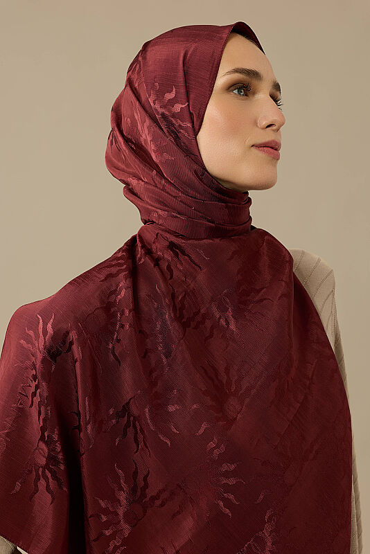 Güneş Doğarken Bordo Shiny Jakar Şal 70x200 - 3