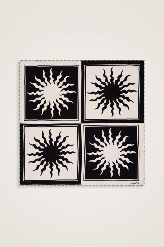 Güneş Kare Siyah Tivil İpek Eşarp 90x90 - Imannoor (1)