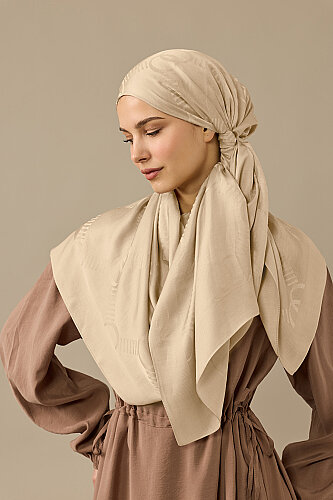 Honeycomb Logo Ecru Naia Air Jacquard Shawl 