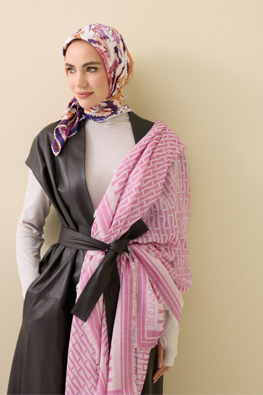 I Monogram Fuşya İpek Eşarp 140x140 - 5