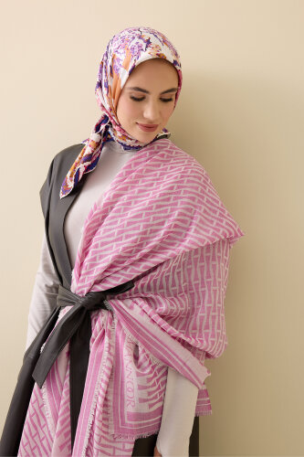 I Monogram Fuşya İpek Eşarp 140x140 - Imannoor (1)