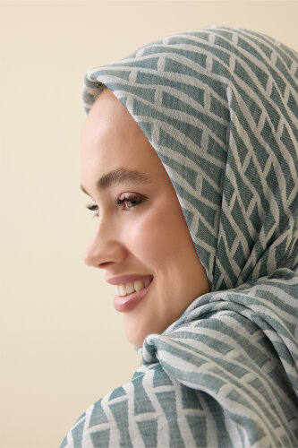 I Monogram Yeşil İpek Eşarp 140x140 - Imannoor (3)