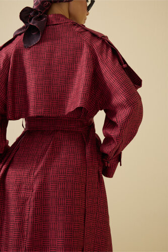  İman Kare Dokulu Bordo İpek Trençkot - 7