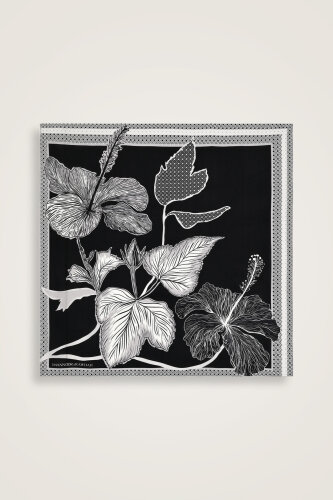 Imannoor x Rawdah Mecca Rose Black and White Silk Large Scarf 110x110 - Imannoor (1)