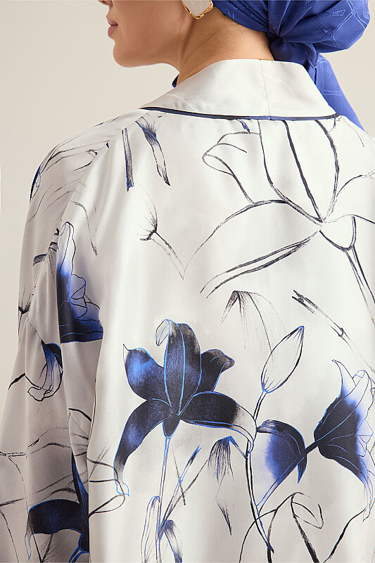 Lilies in Bloom Silver Twill Silk Short Kimono - 5
