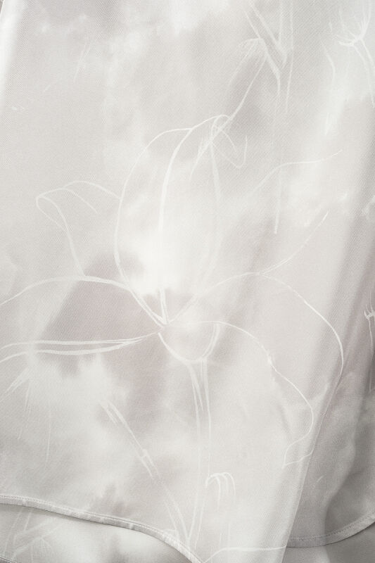 Lilies in Bloom Silver Twill Silk Sleeveless Blouse - 2