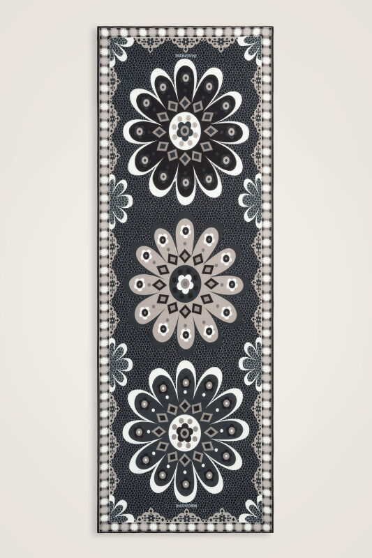 Mosaic Daisy Navy Blue Cotton Floss Scarf - 1