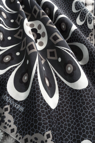 Mosaic Daisy Navy Blue Cotton Floss Scarf - 2