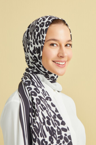 Noor Logo Leopard Shawl White 