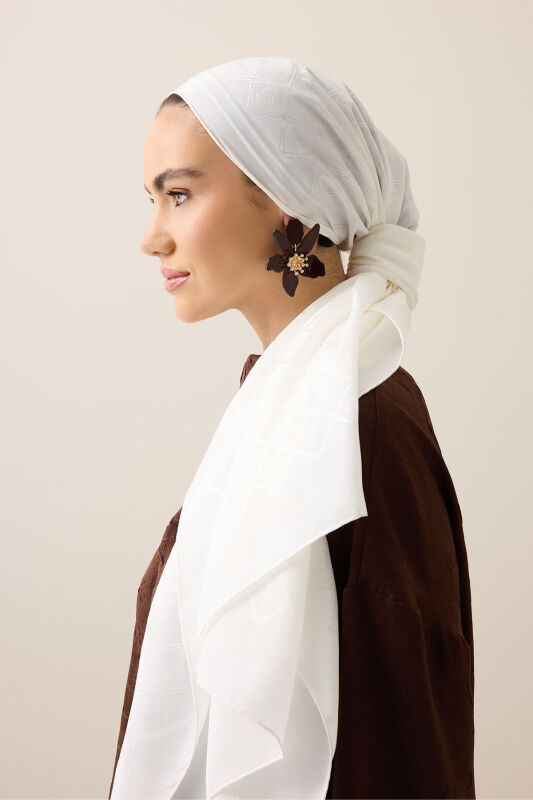 Oriental Chain Off-White Jacquard Silk Shawl - 3