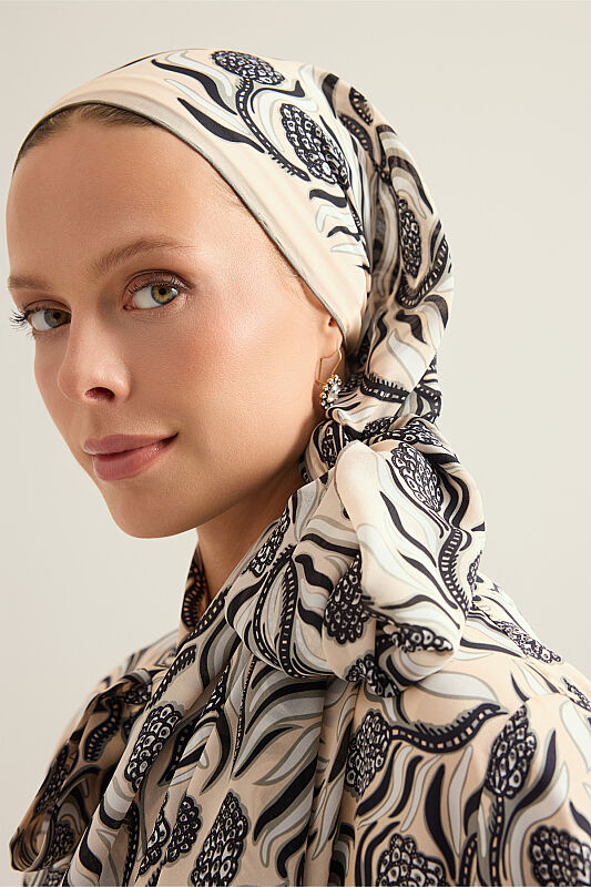 Pine Cone Blossom Cream-Gray Crepe Silk Scarf - 3