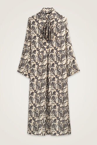 Pinecone Blossom Cream-Gray Neckline Twill Silk Dress 