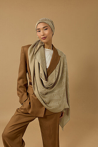 River Logo Ecru Naia Air Jacquard Shawl 