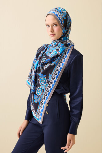 Rose Ivy Saxe-Black Viscose Shawl 