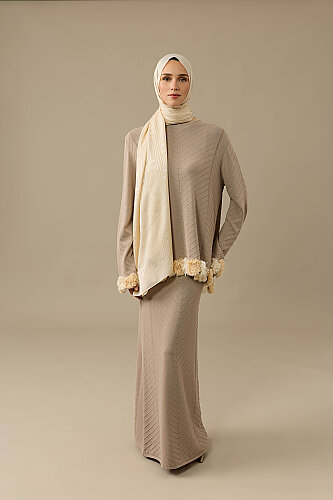 Tassel Flower Beige Knitted Skirt - Imannoor