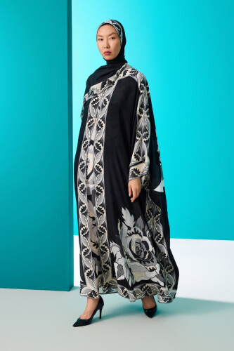 The Name of the Rose is Leyla Black Silk Abaya 