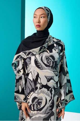 The Name of The Rose is Leyla Silk Shawl Black/Cream 