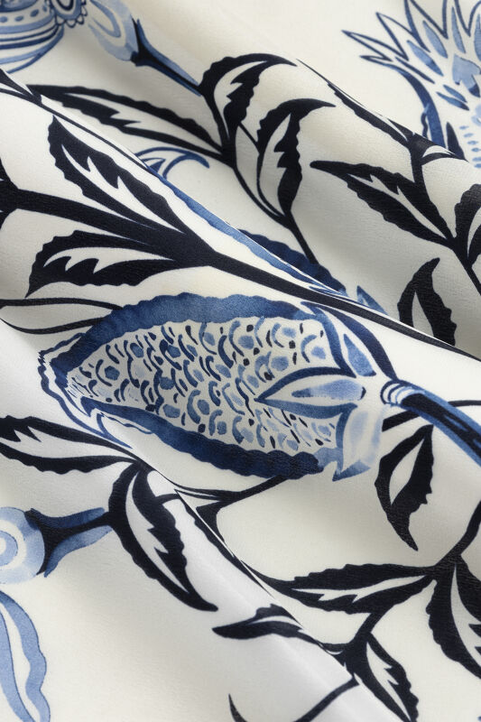 Tulip Era Blue Silk Shawl - 2