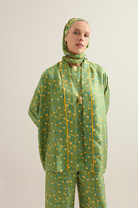 Tulip Field Green Crepe Silk Sleeveless Blouse - 3