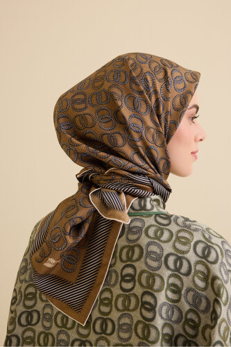 Twist Gold Crepe Silk Scarf - Imannoor (3)