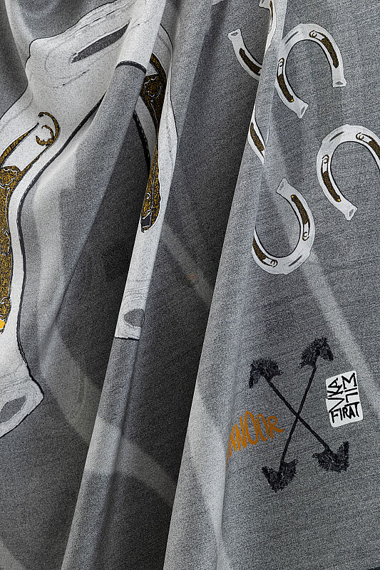 Wind Trace Grey Crepe Silk Scarf - 2