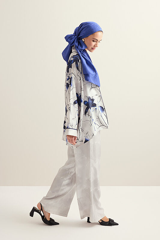 Zambaklar Açarken Gümüş Tivil İpek Kısa Kimono - 1